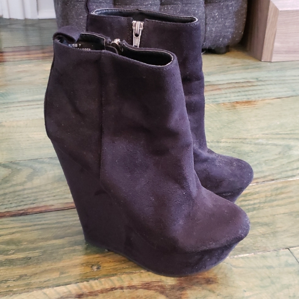 Zigi Soho platform wedge booties size 7